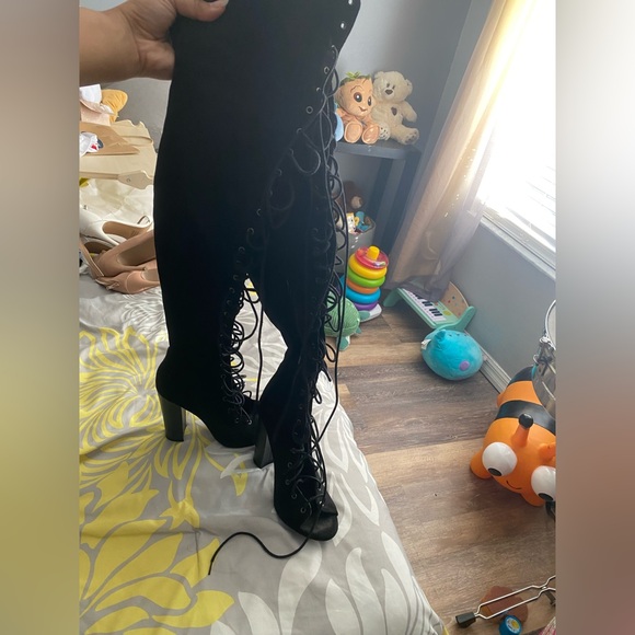 Thigh, high lace up heels, open toed - Picture 2 of 3